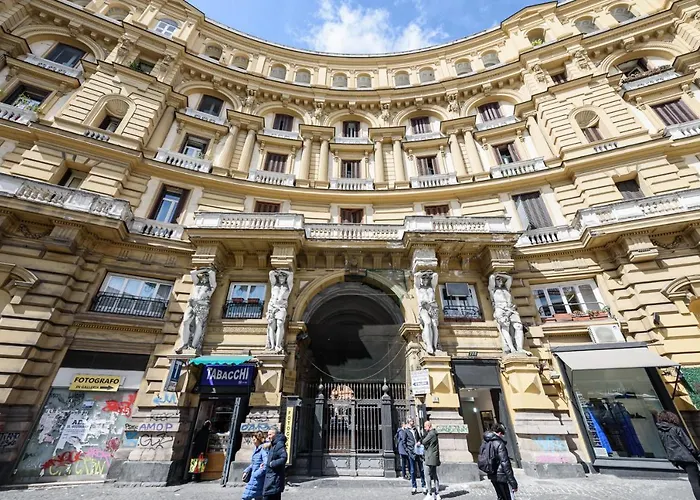 Piazza Nicola Amore 14
